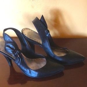 Pump black leather laced shoes